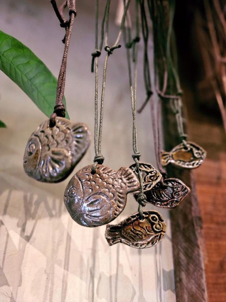 Dây chuyền cá mè mặp-duoc-ban-tai-Komorebi Pottery