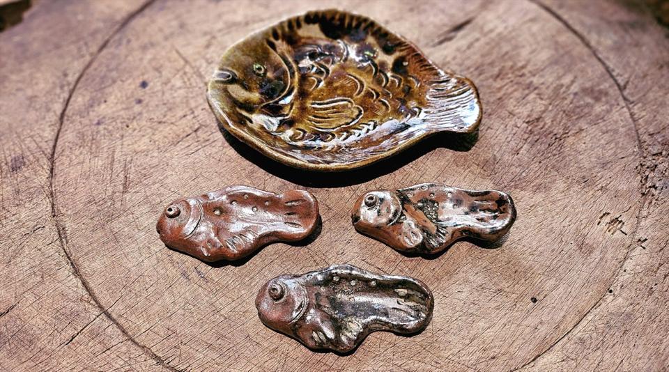 Đĩa cá nước ngọt-duoc-ban-tai-Komorebi Pottery