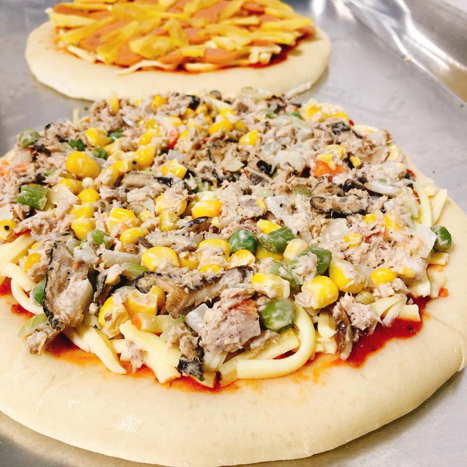Pizza Cá Ngừ-duoc-ban-tai-PIZZA BẾP XINH