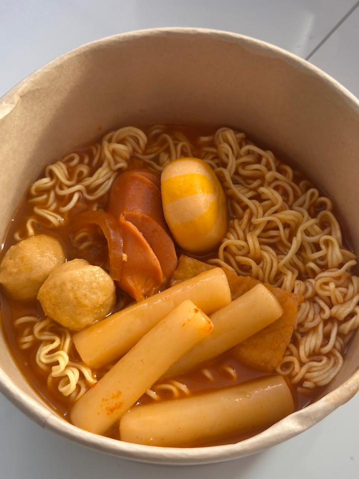 Mì Tokkboki-duoc-ban-tai-Te.Amo Coffee