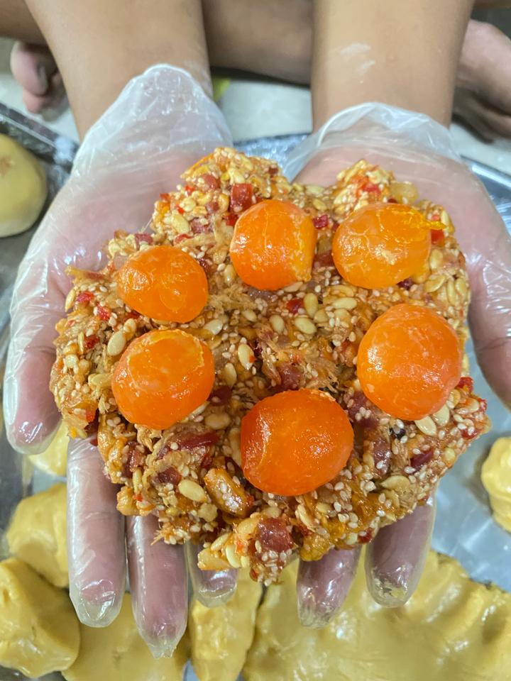 Bánh Vip 6 Trứng -duoc-ban-tai-Bánh Trung Thu Tươi Thu Hồng