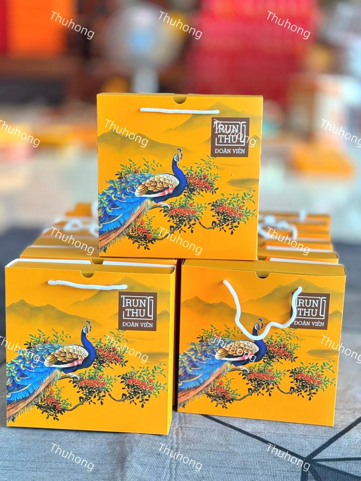 Hộp Vàng Chim Công ( 2 Trứng ) -duoc-ban-tai-Bánh Trung Thu Tươi Thu Hồng