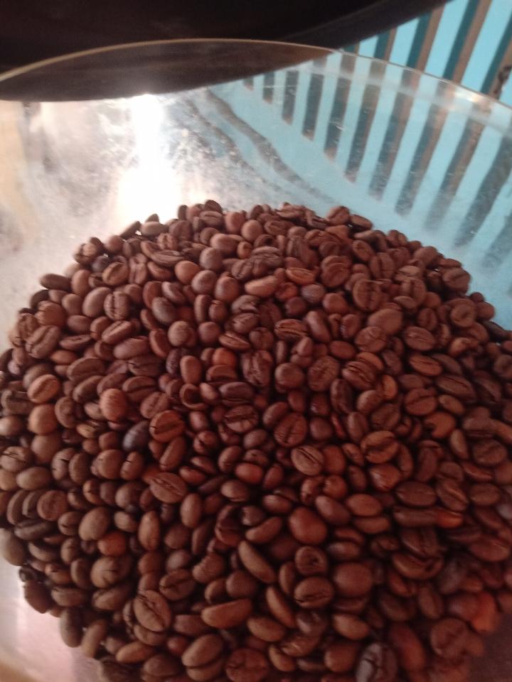 Cà phê sữa-duoc-ban-tai-A CAY QUÁN