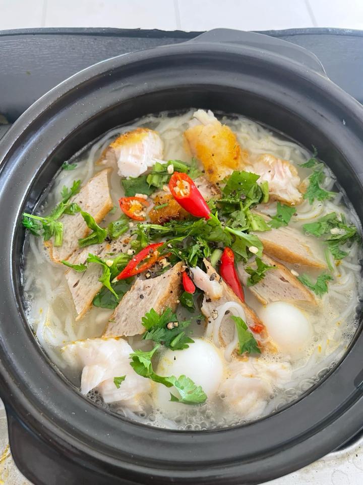 Bánh canh chả cá-duoc-ban-tai-A CAY QUÁN