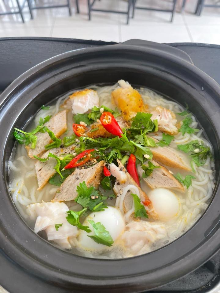 Bánh canh đặc biệt-duoc-ban-tai-A CAY QUÁN