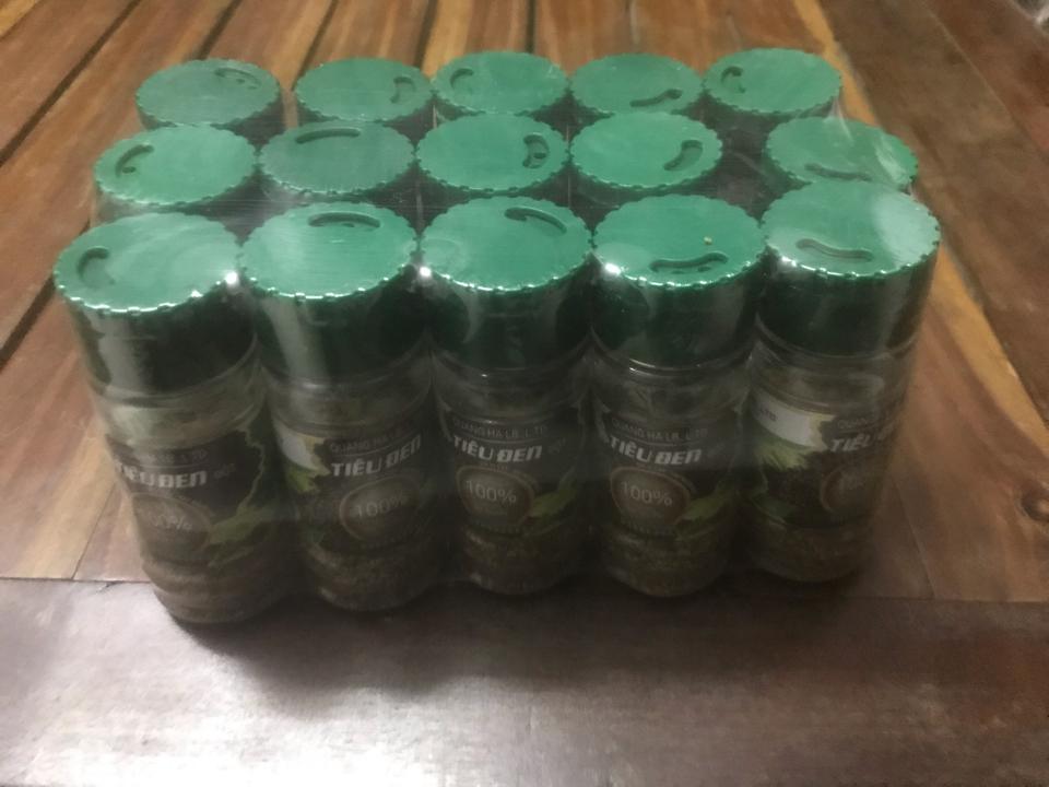 Lốc Hạt Tiêu Lọ Quang Hà (15lọ/lốc/12L/T, 564028)-duoc-ban-tai-Việt Hùng