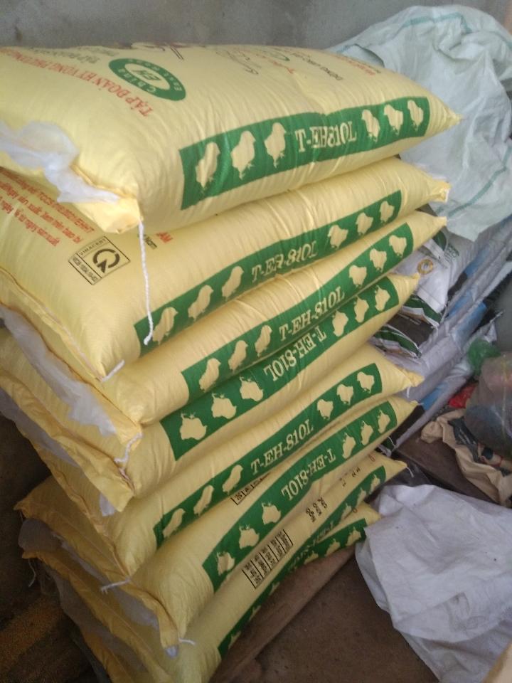 Cám gà khỉ 25kg/bao-duoc-ban-tai-Cửa Hàng Tạp Hoá Luân Dung