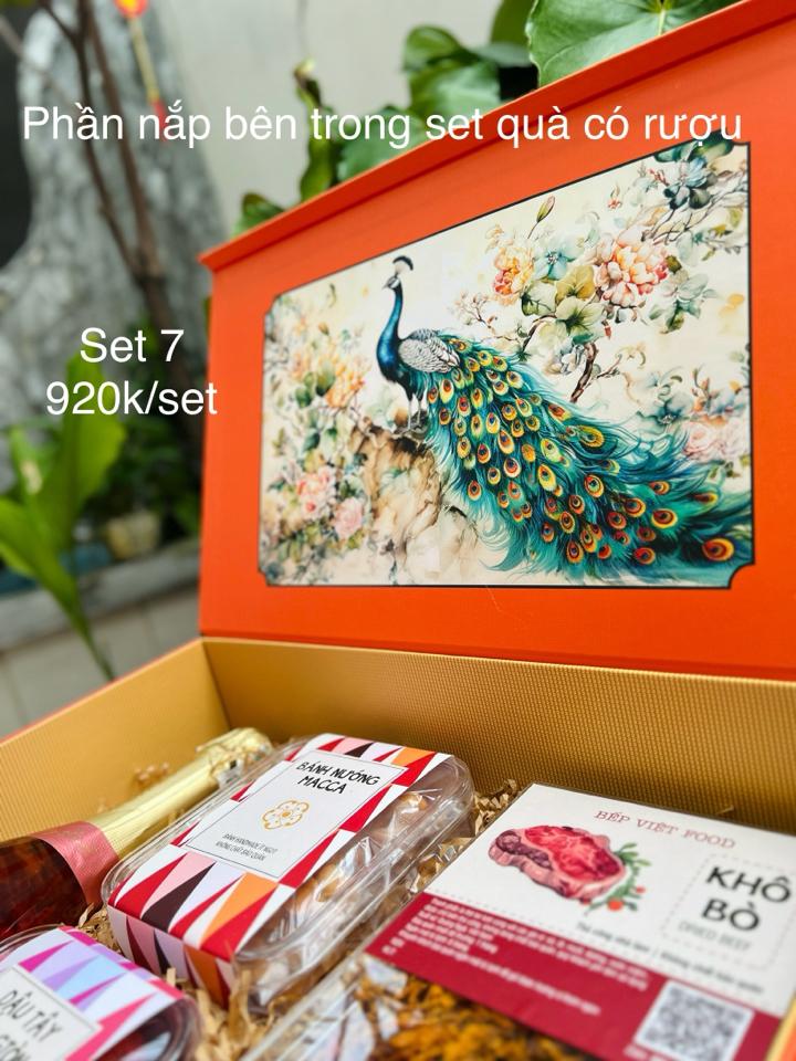 Hộp quà tết- MẪU SỐ 7 có rượu-duoc-ban-tai-Bếp Việt Food