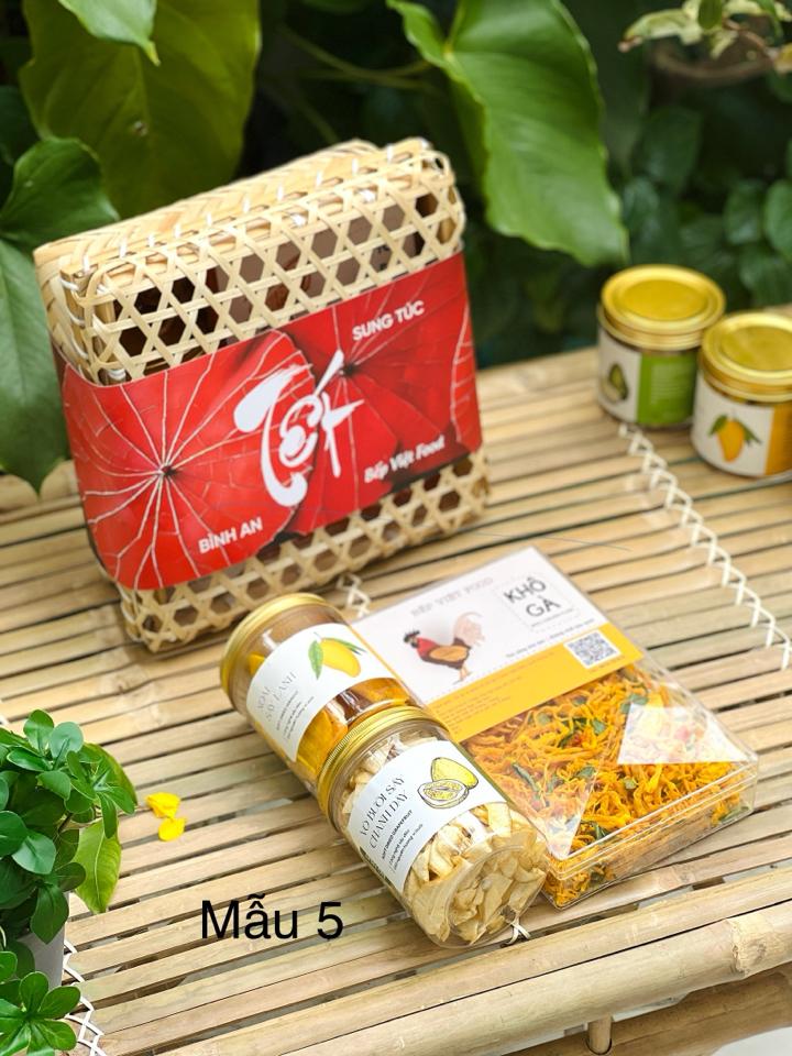 Hộp quà tết- MẪU SỐ 5 tem lá sen-duoc-ban-tai-Bếp Việt Food