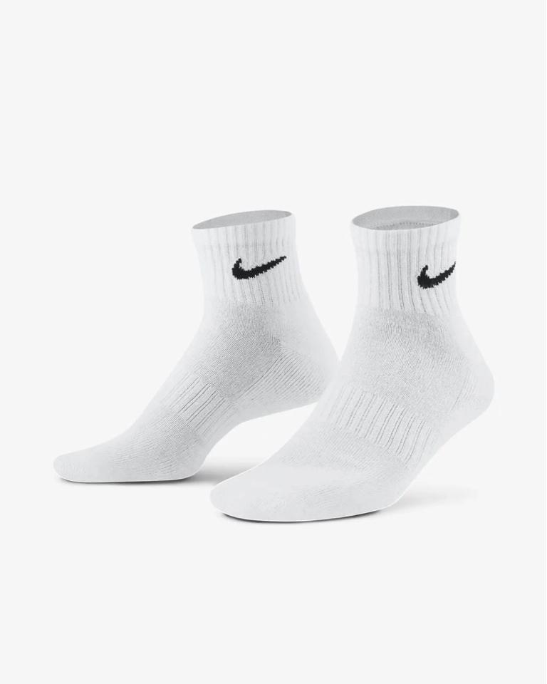Tất Nike trắng-duoc-ban-tai-Vinh Hoang Sport