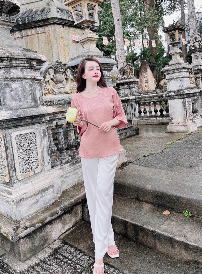 Bà ba đính nút hồng-duoc-ban-tai-Chan Chan shop