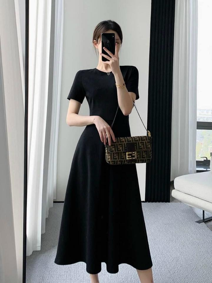 Đầm trơn cổ tròn cotton-duoc-ban-tai-Chan Chan shop