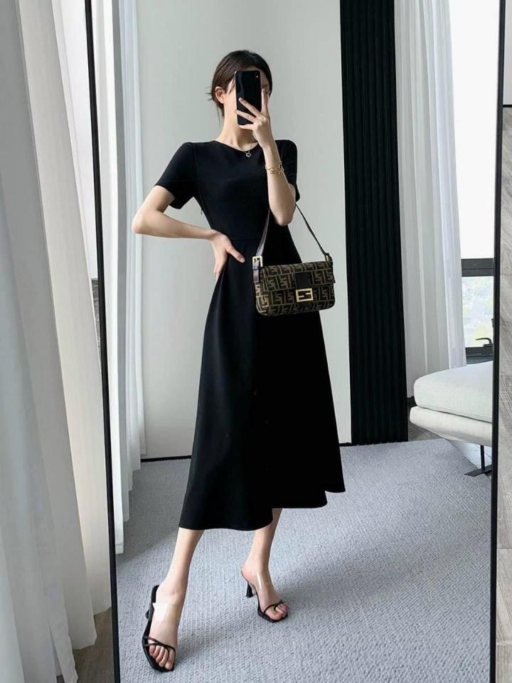 Đầm trơn cổ tròn cotton-duoc-ban-tai-Chan Chan shop