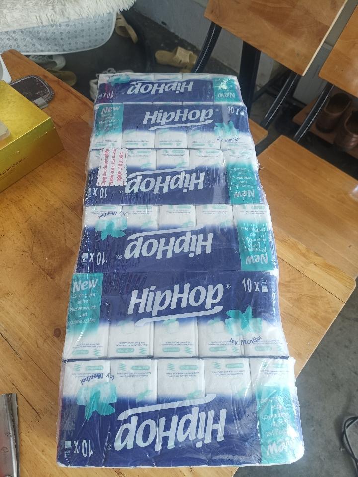 Khăn bỏ túi hiphop-duoc-ban-tai-KHÁNH TRANG Company