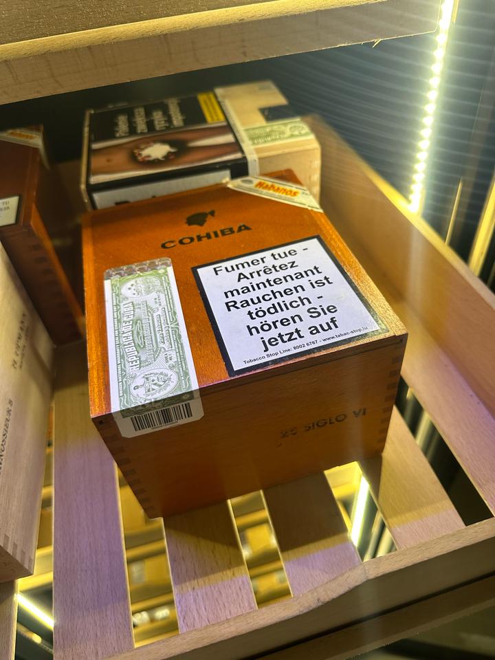 Cohiba Siglo VI-duoc-ban-tai-Thành Long Cigar