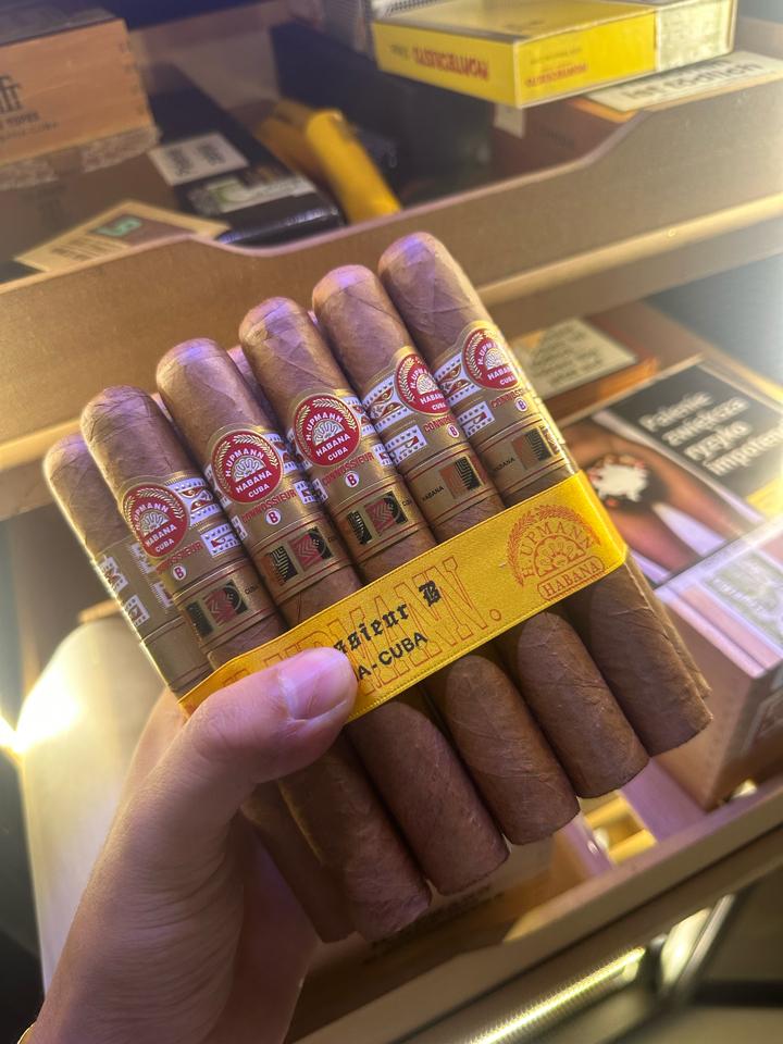 H. Upmann Connossieur B-duoc-ban-tai-Thành Long Cigar