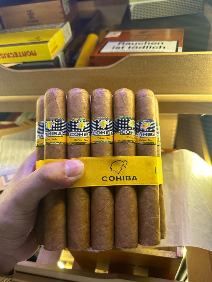 Cohiba Siglo VI-duoc-ban-tai-Thành Long Cigar