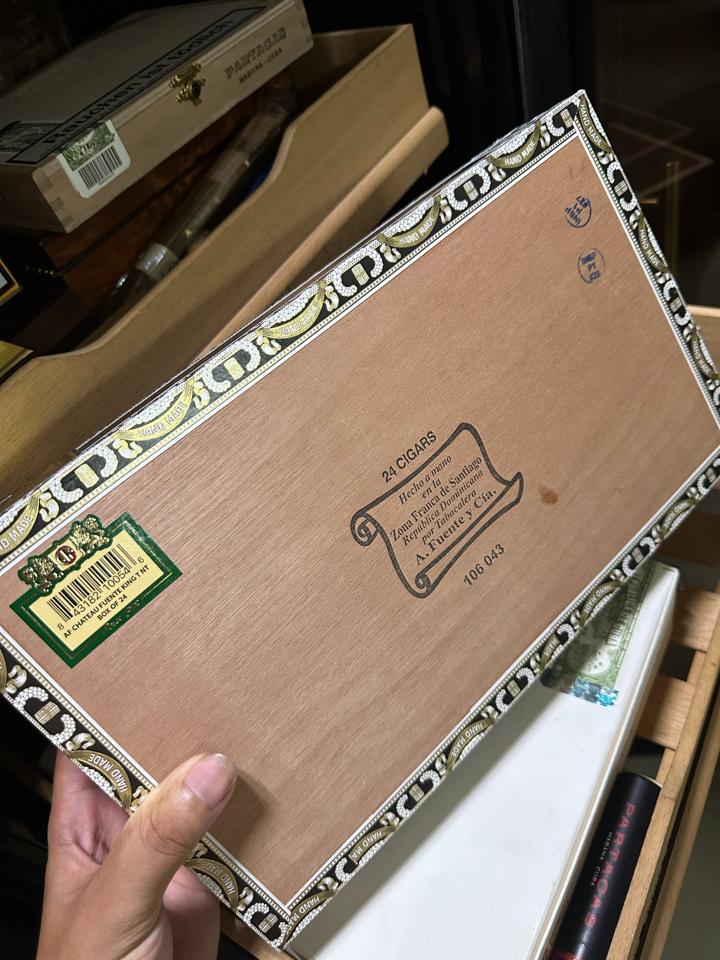 Arturo Fuente Chateau King T-duoc-ban-tai-Thành Long Cigar