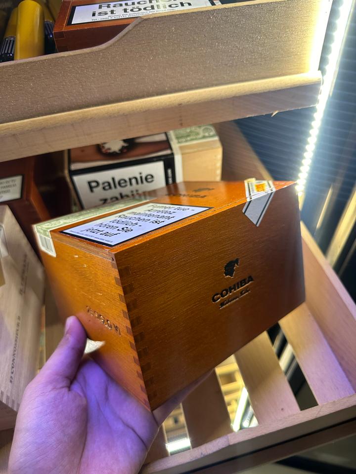 Cohiba Siglo VI-duoc-ban-tai-Thành Long Cigar