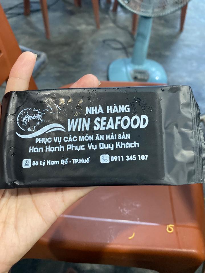 Khăn lạnh-duoc-ban-tai-Nhà hàng hải sản Win Seafood