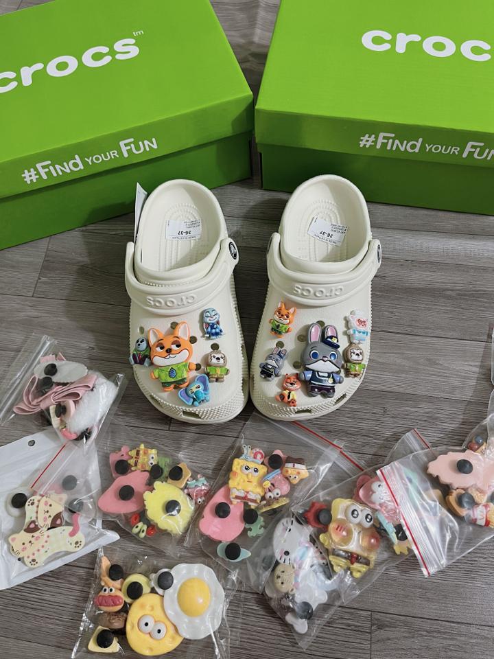 Cáo&Thỏ-duoc-ban-tai-Shop dép crocs+charm