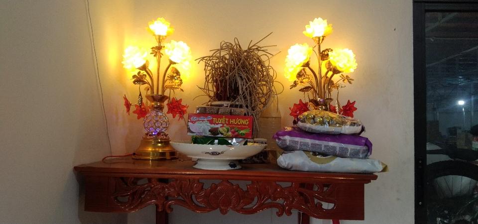 ĐÈN THỜ RỦ HOA SEN LƯU LY PHA LÊ 5 BÔNG SANG TRỌNG-duoc-ban-tai-TỔNG KHO TRẦN DUNG