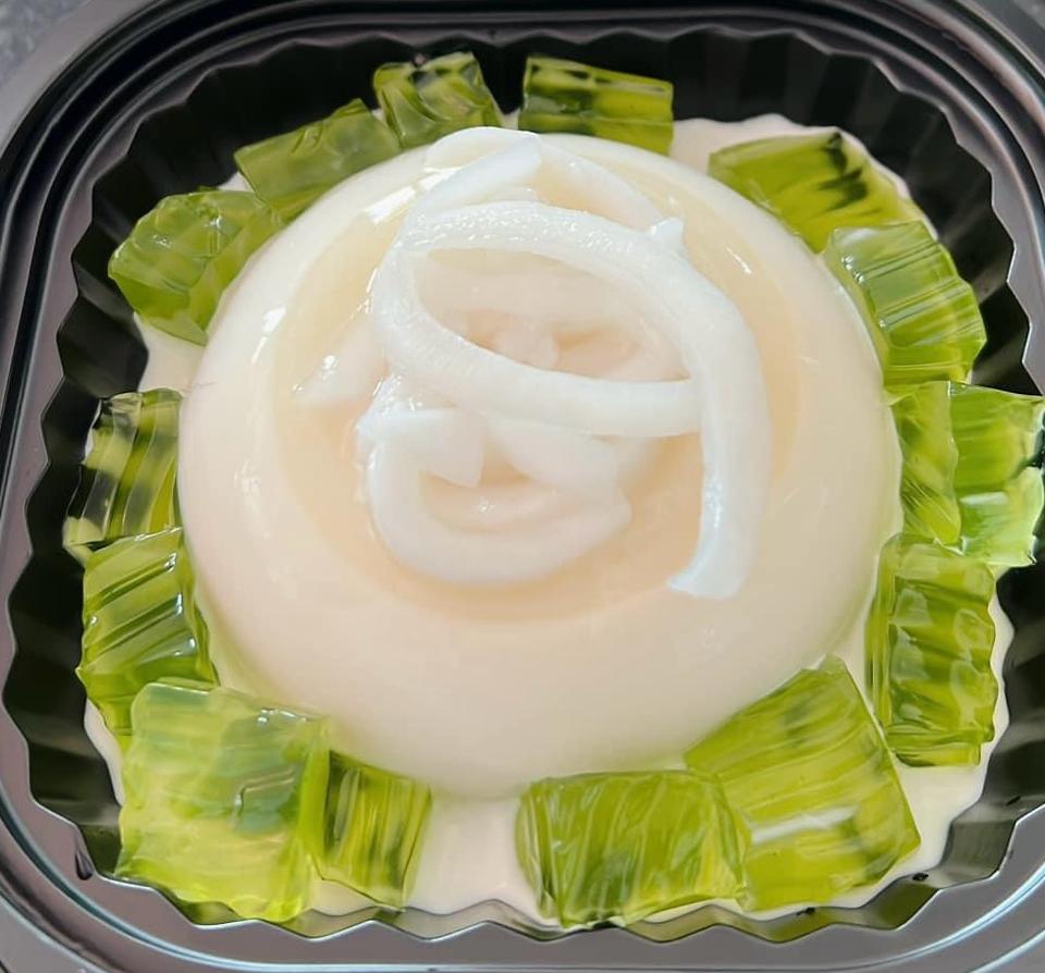 Tàu hũ dừa non thạch lá dứa-duoc-ban-tai-CHÈ GIẢN