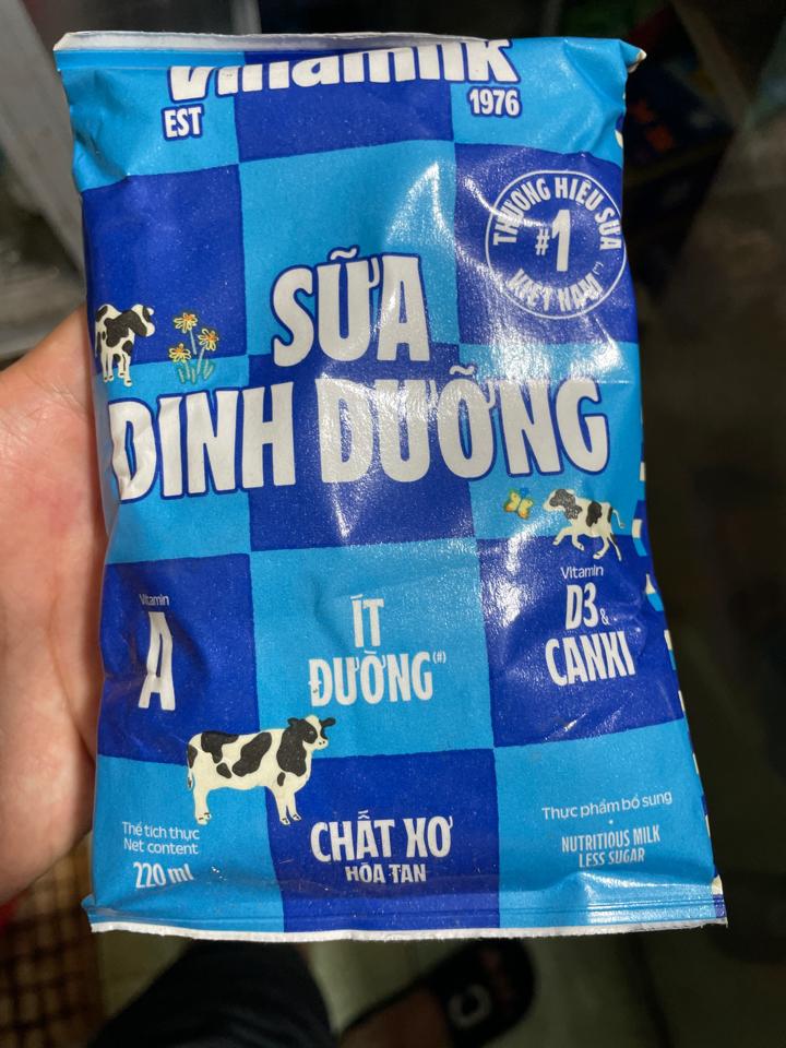 Vinamilk ít đường-duoc-ban-tai-Tạp hoá Mai