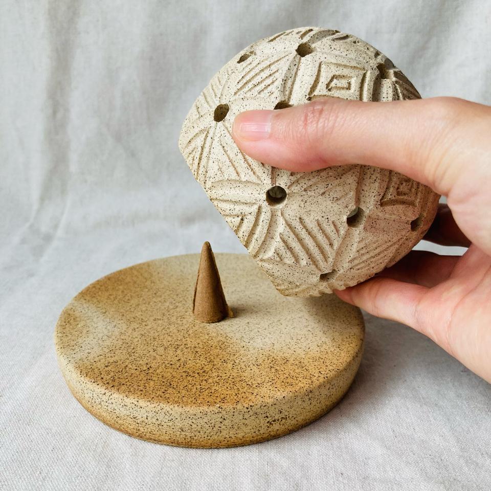 Carved Globe-duoc-ban-tai-Que Sera Arts & Lifestyle