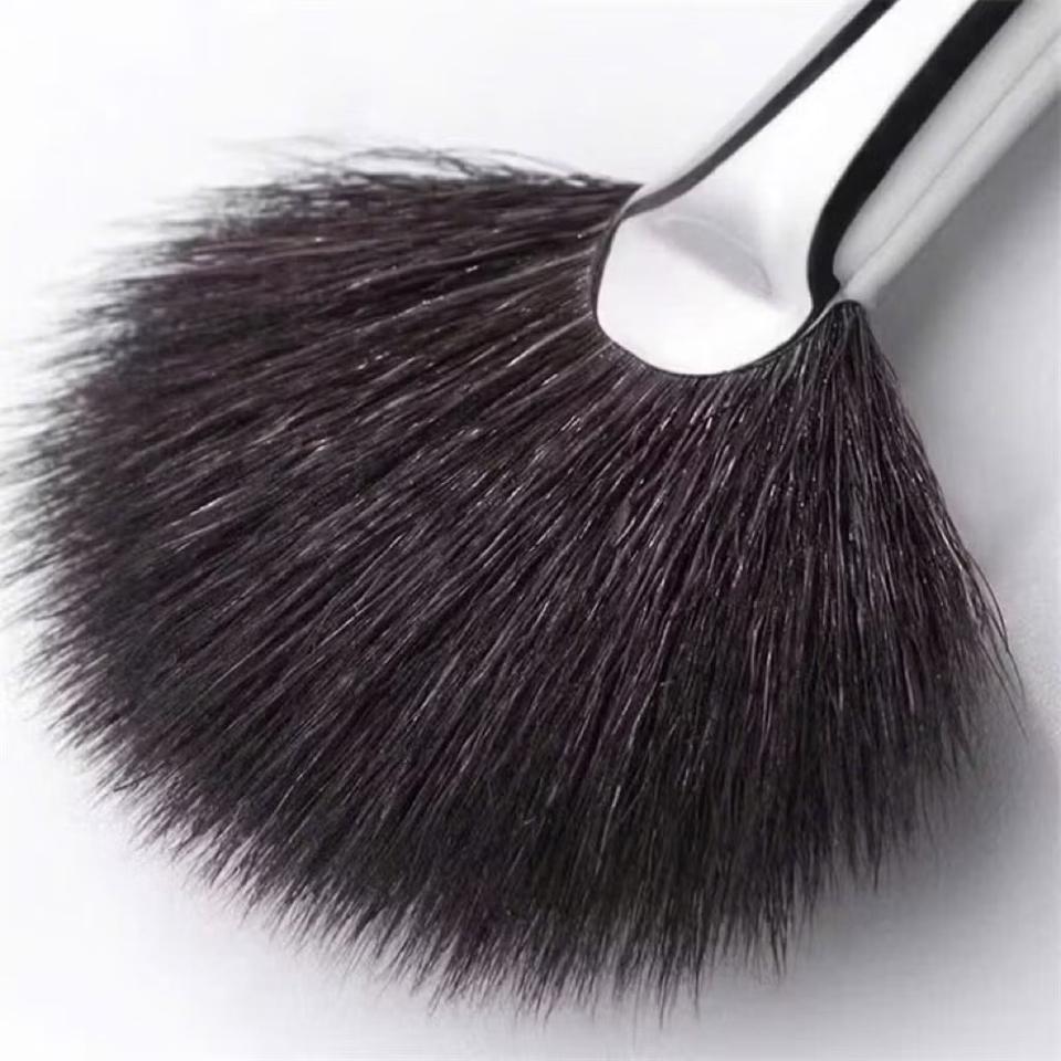 Cọ quạt tô nền-duoc-ban-tai-Que Sera Arts & Lifestyle