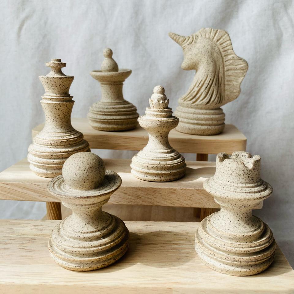 Pawn-duoc-ban-tai-Que Sera Arts & Lifestyle