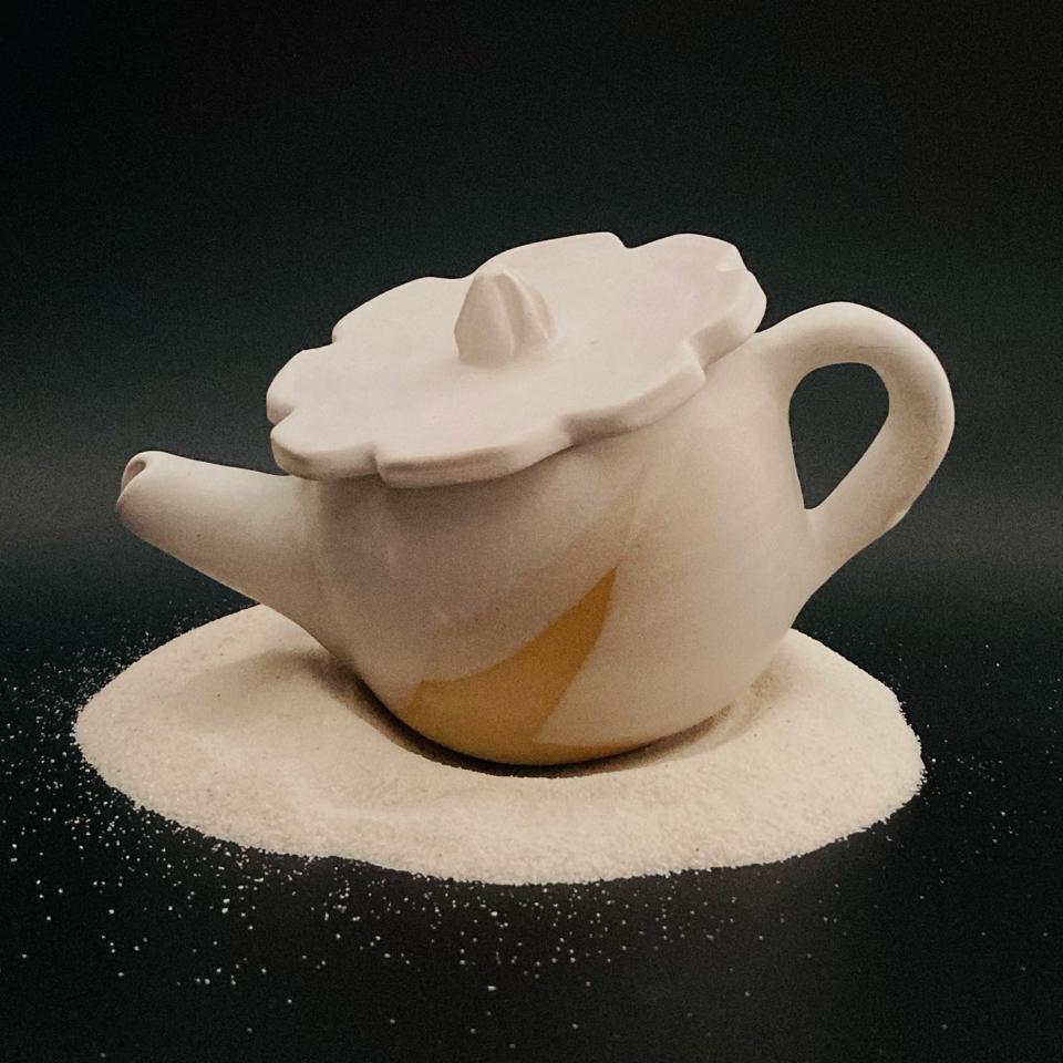 White Matte Teapot-duoc-ban-tai-Que Sera Arts & Lifestyle