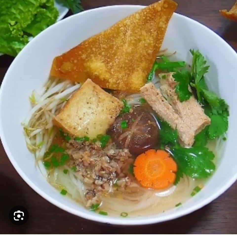 Hủ tíu chay-duoc-ban-tai-Căn tin 115 TQK