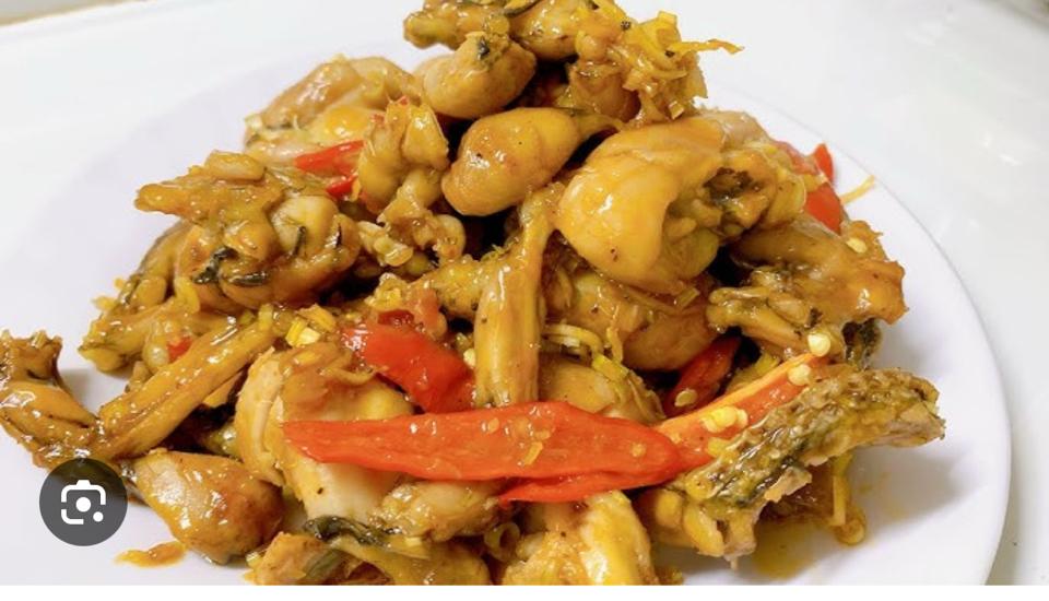 Cơm ếch xào sate-duoc-ban-tai-Căn tin 115 TQK