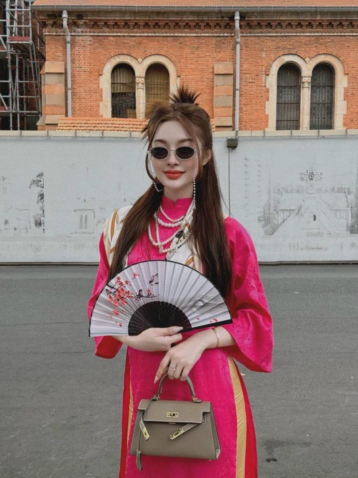 Quạt xòe cầm tay cổ trang-duoc-ban-tai-Sin Sin Shop
