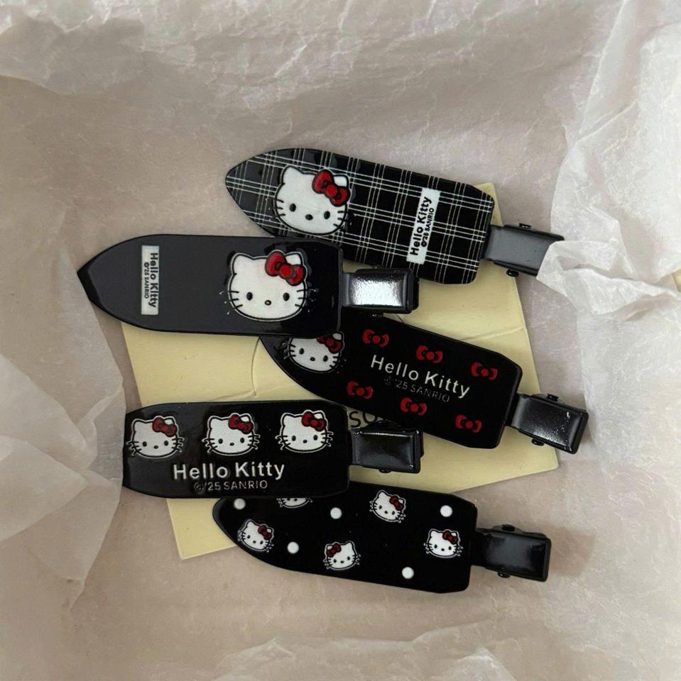 KẸP MÁI HELLO KITTY FULL BLACK-duoc-ban-tai-Sin Sin Shop
