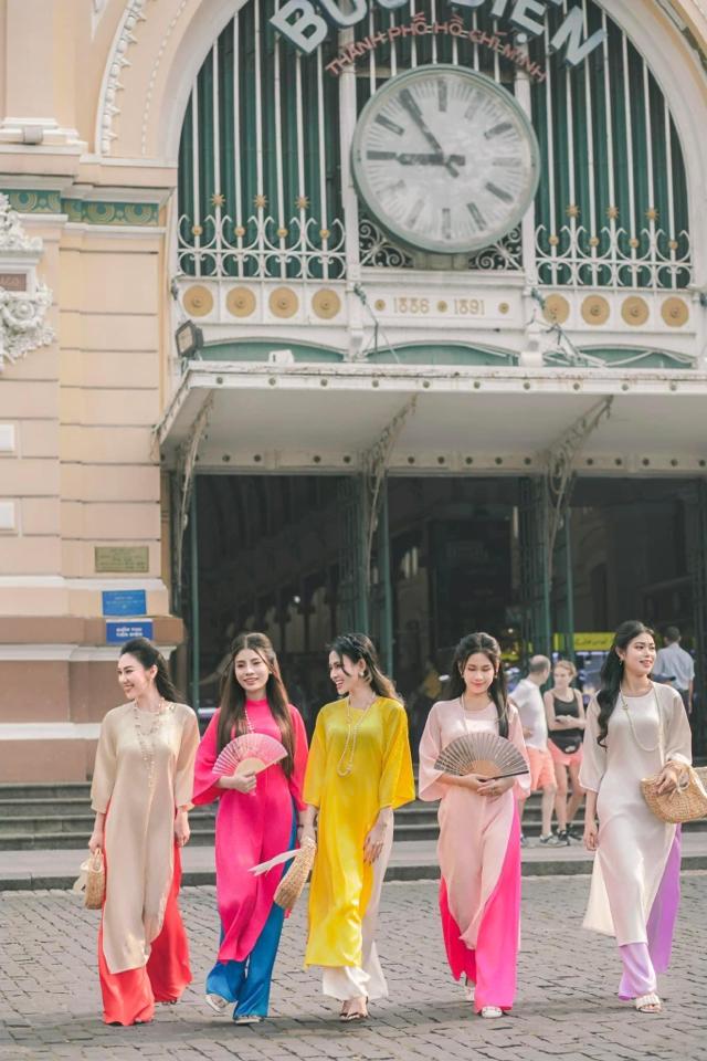Quạt xòe cầm tay cổ trang-duoc-ban-tai-Sin Sin Shop