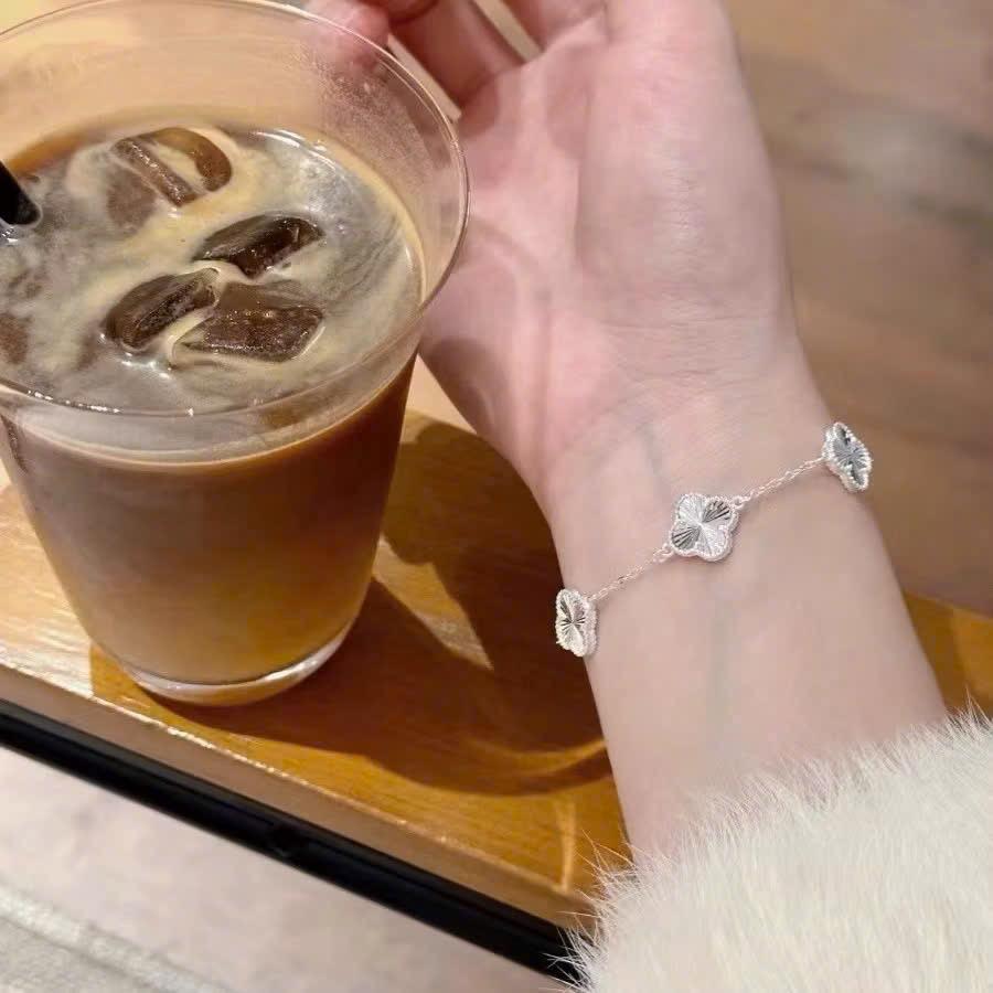 VÒNG TAY CỎ 4 LÁ-duoc-ban-tai-Sin Sin Shop