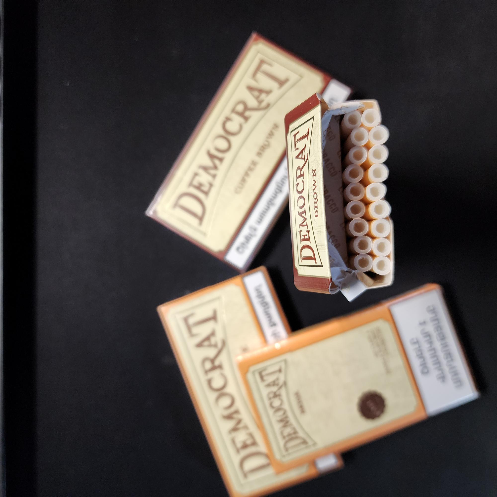 DEMOCRAT-duoc-ban-tai-THUỐC LÁ THƠM SMOKE & CHILL