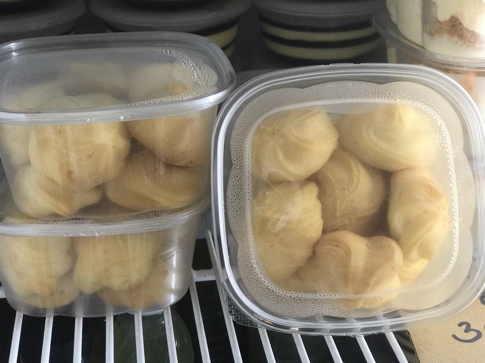 Bánh su kem-duoc-ban-tai-Yaourt phômai nhà làm -thủy