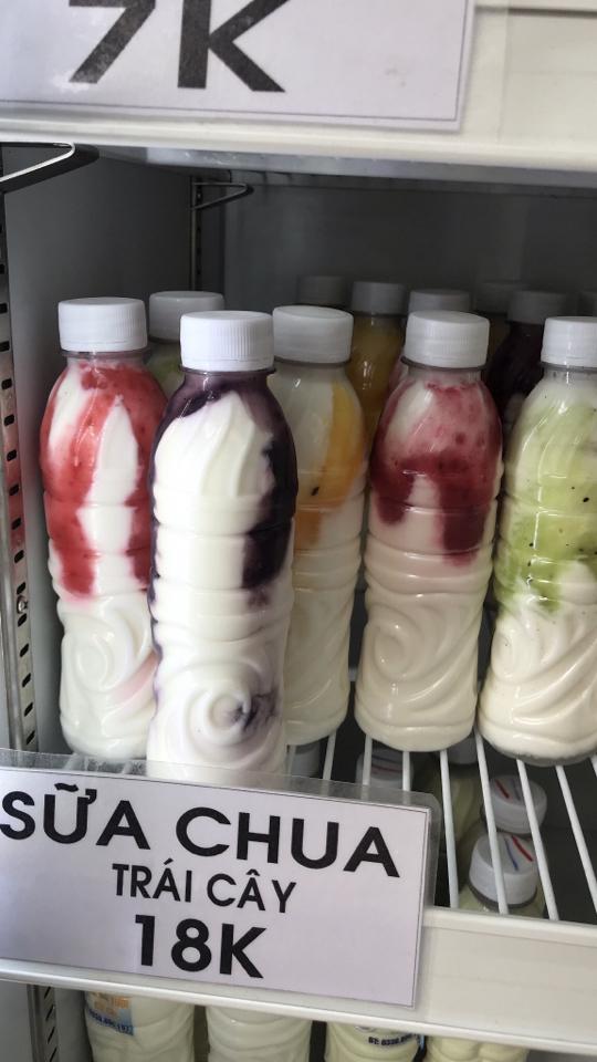 Sữa chua uống trái cây chai-duoc-ban-tai-Yaourt phômai nhà làm -thủy