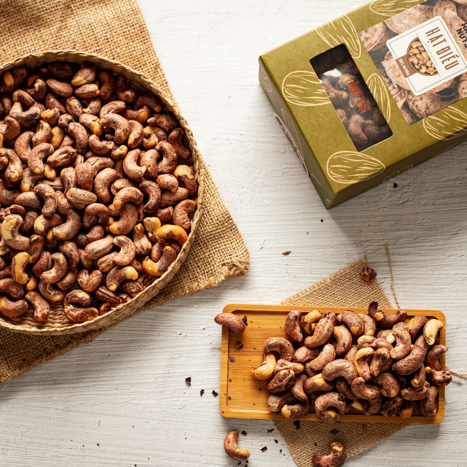 Hạt điều rang muối loại 1 (còn vỏ lụa) Happy Nuts 500g (DR0087-L01)-duoc-ban-tai-Minh Phát Emart