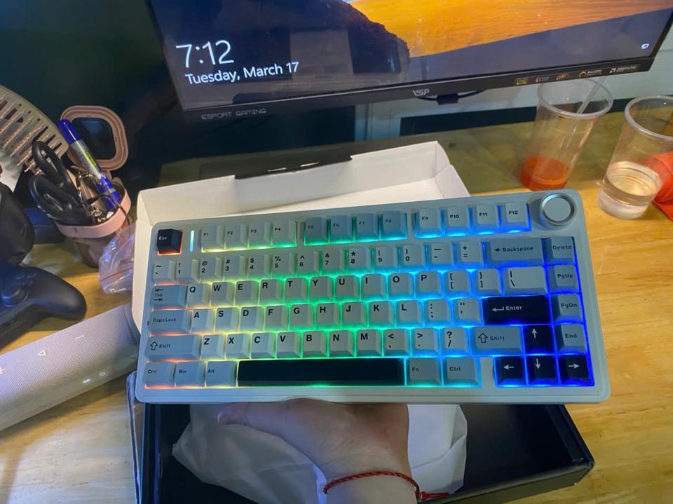 Aula F75 -duoc-ban-tai-KA Studio Q7