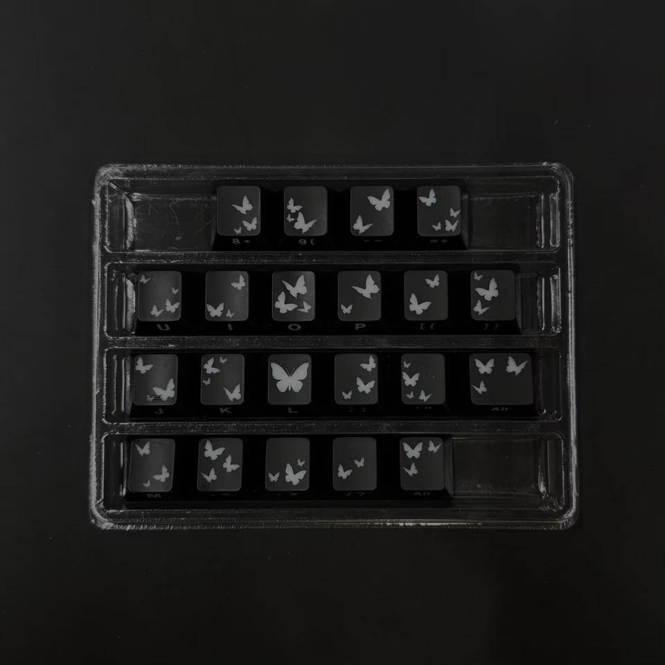 Keycap xuyên led màu đen-duoc-ban-tai-KA Studio Q7