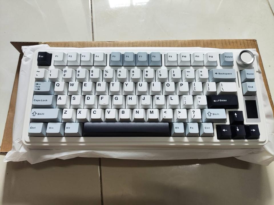 Aula S75 Pro trắng-duoc-ban-tai-KA Studio Q7