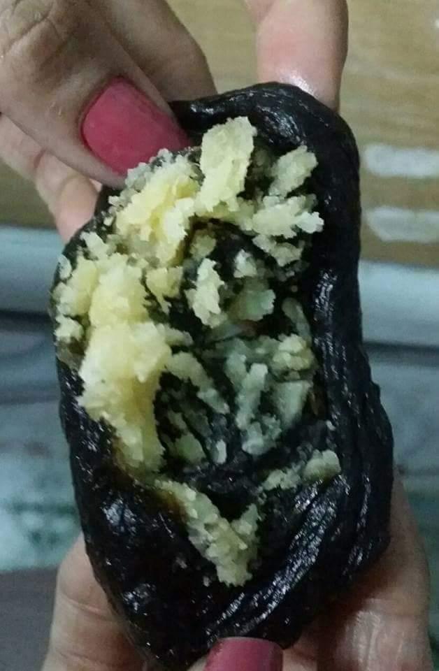 Bánh ít lá gai-duoc-ban-tai-Hải Sản Xuân Tiếng