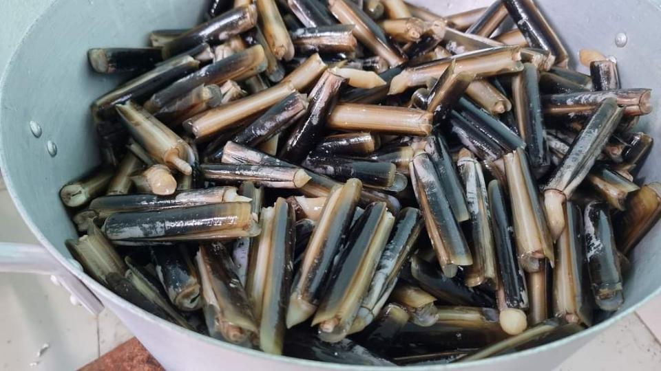Ruột sò móng tay-duoc-ban-tai-Hải Sản Xuân Tiếng