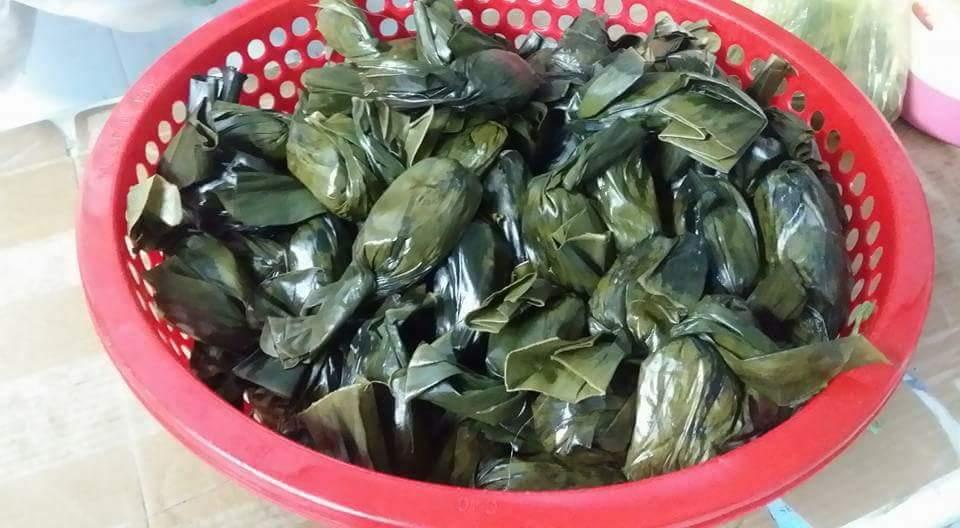 Bánh ít lá gai-duoc-ban-tai-Hải Sản Xuân Tiếng