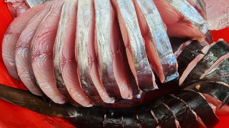 Cá thu nguyên con-duoc-ban-tai-Hải Sản Xuân Tiếng