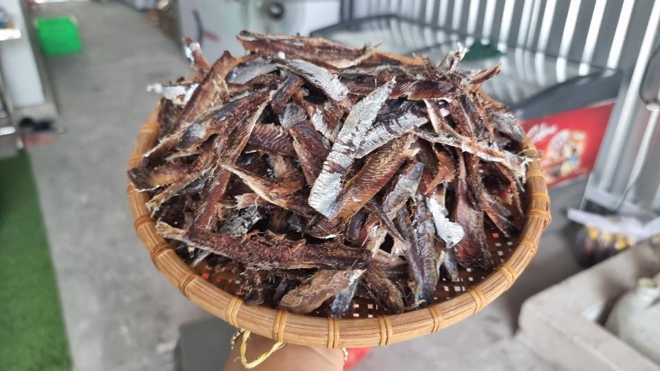 Khô cá trích xé sợi-duoc-ban-tai-Hải Sản Xuân Tiếng